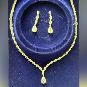 Elegant Gold Necklace and Earring Set